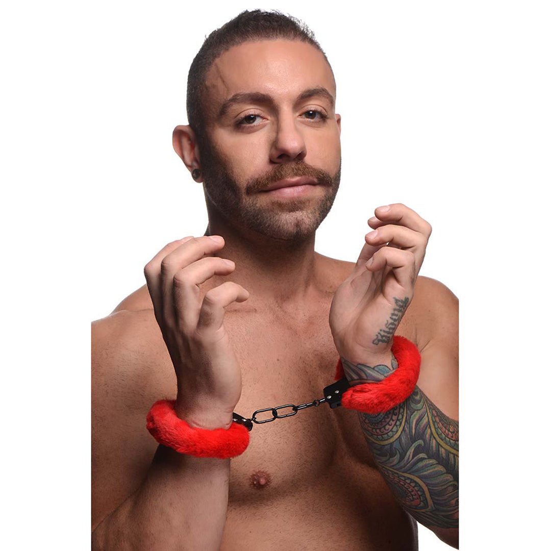 Cuffed in Fur Hairy Handcuffs - EroticToyzProducten,Toys,Fetish,Boeien,Handboeien,,XR Brands